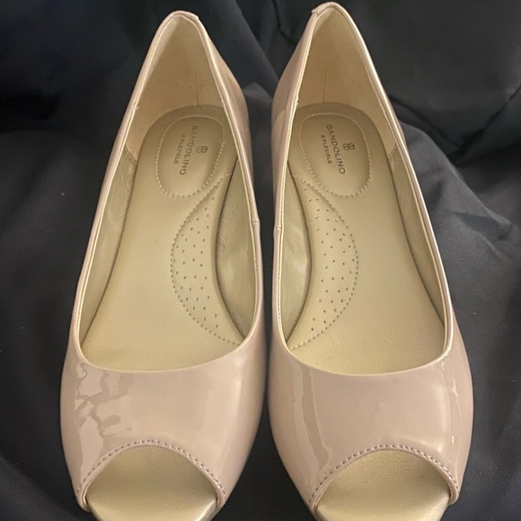 Good looking BANDOLINO Size 10 Chandra Peep-Toe Pump + Wedge Heel. - Picture 4 of 5